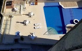 Flat de luxo com piscinas e jacuzzi no Leblon